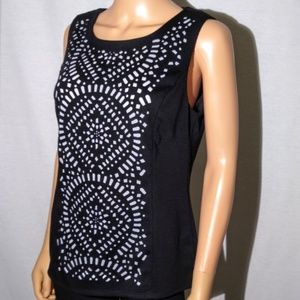 Geometric Cut Out Front Focus Pattern